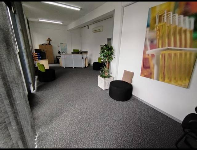 BUSINESS FOR SALE IN NEW TOWN CENTRE